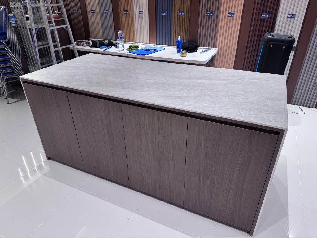 kelebihan lemari bahan partikel board